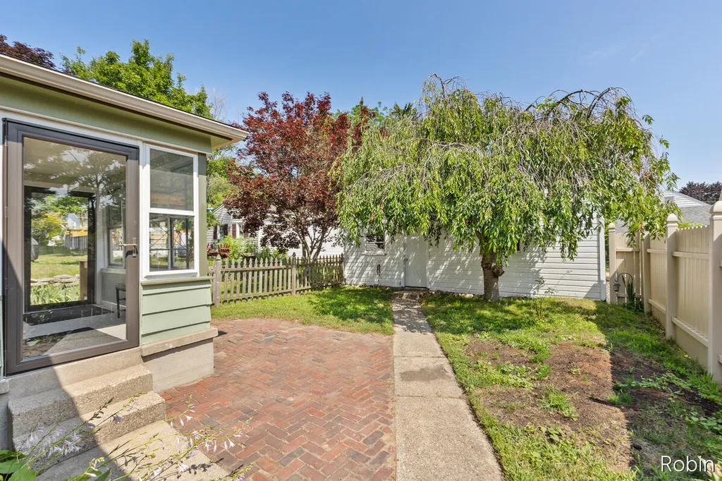 1333 Arianna Street NW Grand Rapids City MI 49504