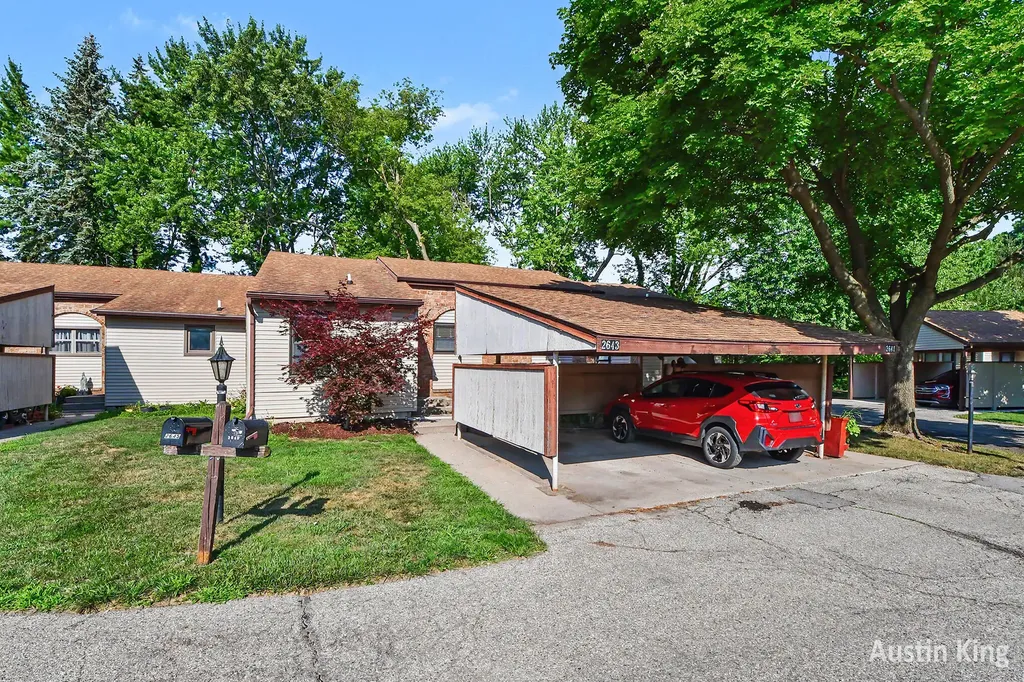 2643 Chatham Woods SE Cascade Charter Township MI 49546