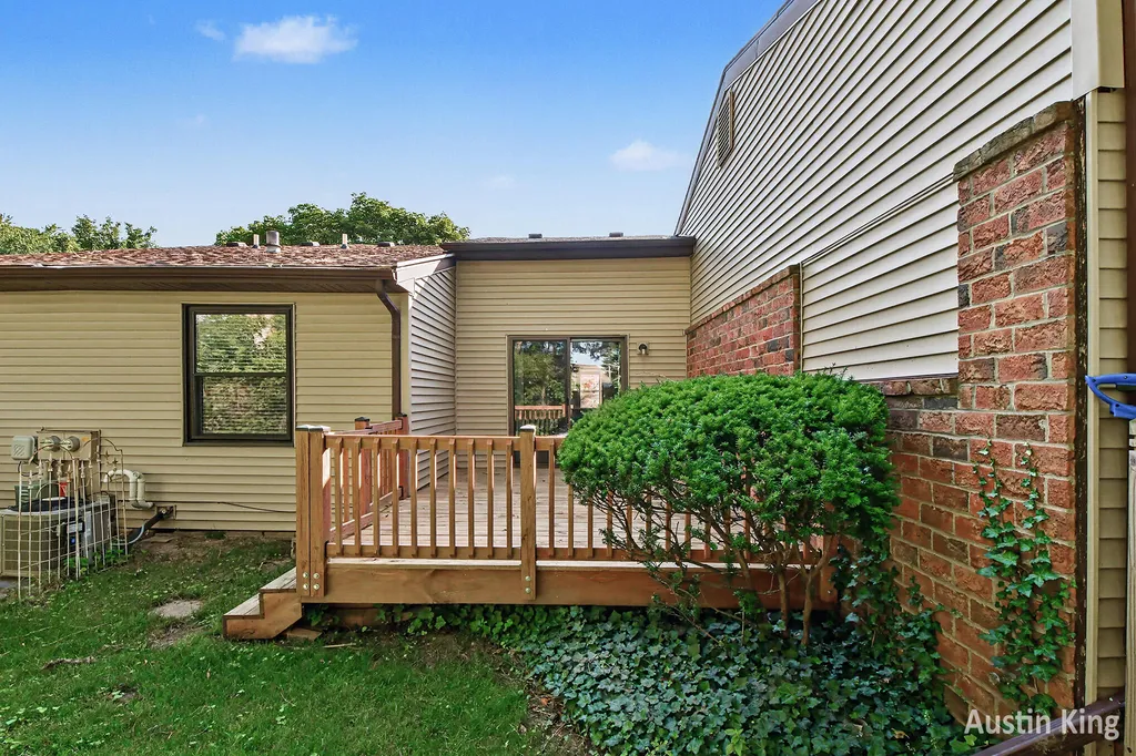 2643 Chatham Woods SE Cascade Charter Township MI 49546
