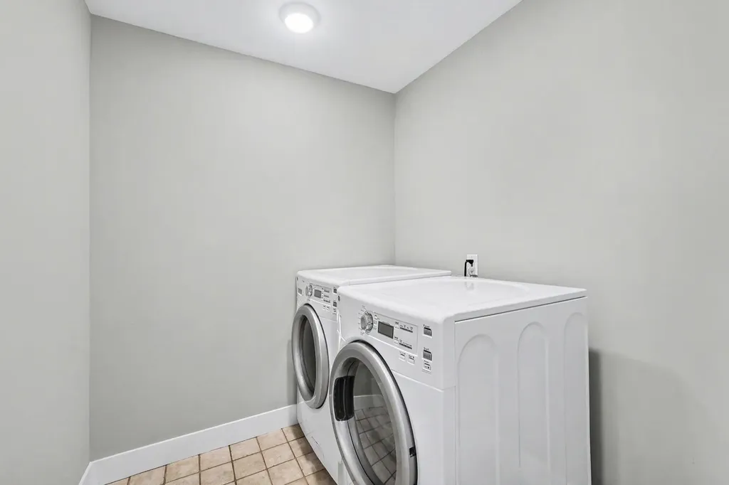 823 Benson Avenue NE Grand Rapids City MI 49503