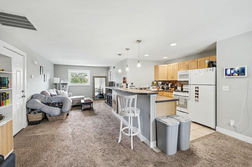 823 Benson Avenue NE Grand Rapids City MI 49503