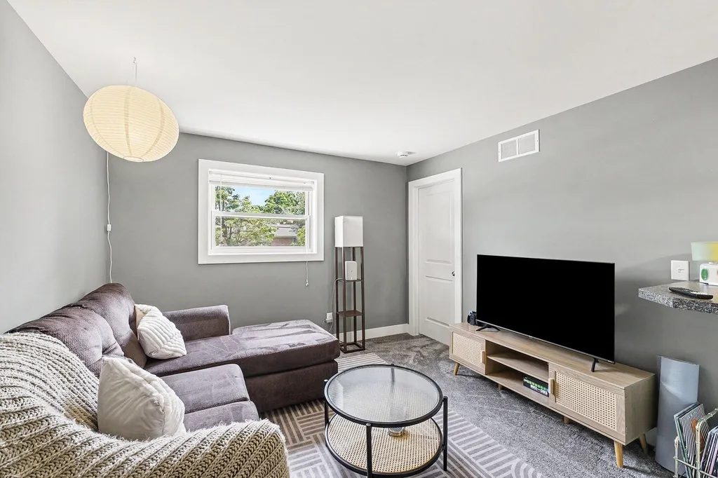 823 Benson Avenue NE Grand Rapids City MI 49503