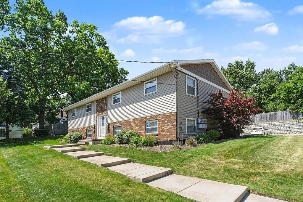 823 Benson Avenue NE Grand Rapids City MI 49503