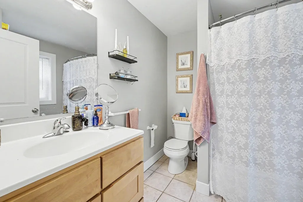 823 Benson Avenue NE Grand Rapids City MI 49503