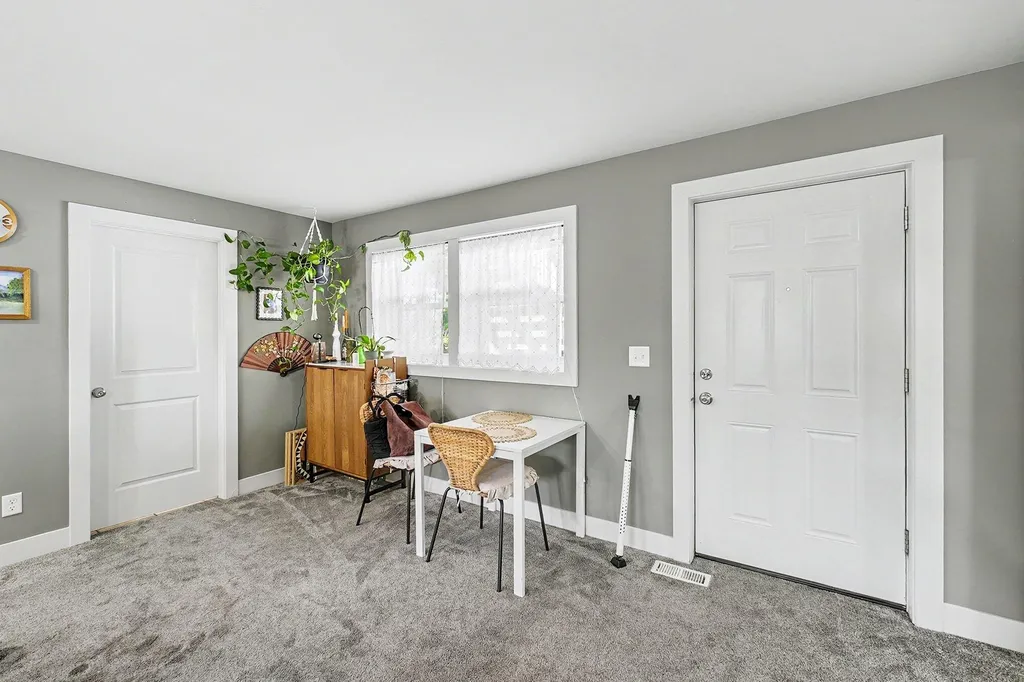 823 Benson Avenue NE Grand Rapids City MI 49503