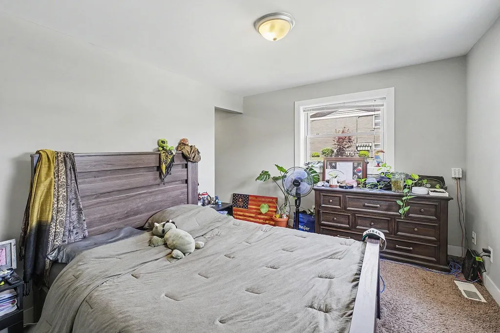 823 Benson Avenue NE Grand Rapids City MI 49503