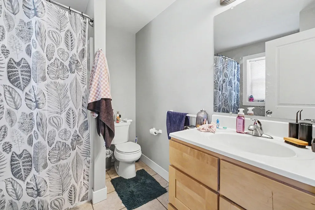 823 Benson Avenue NE Grand Rapids City MI 49503