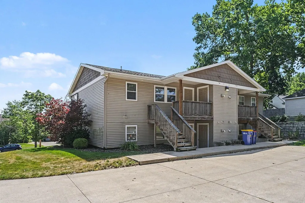 823 Benson Avenue NE Grand Rapids City MI 49503