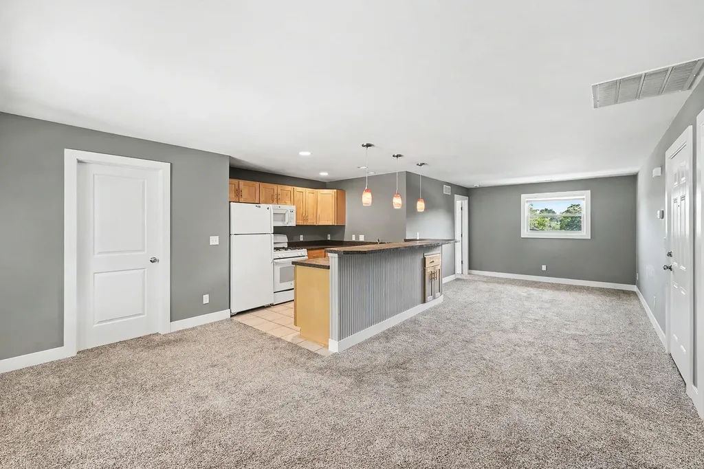 823 Benson Avenue NE Grand Rapids City MI 49503