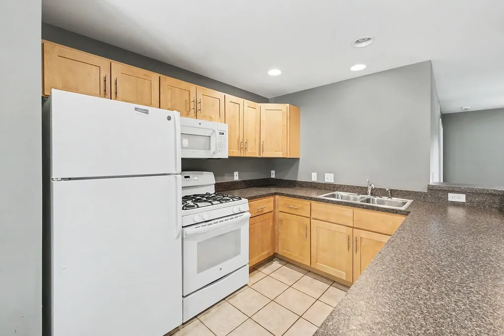 823 Benson Avenue NE Grand Rapids City MI 49503