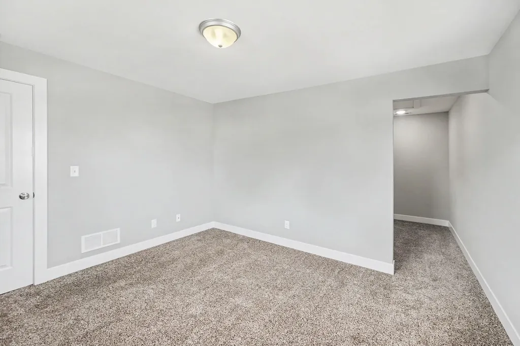 823 Benson Avenue NE Grand Rapids City MI 49503