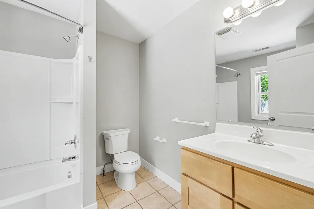 823 Benson Avenue NE Grand Rapids City MI 49503