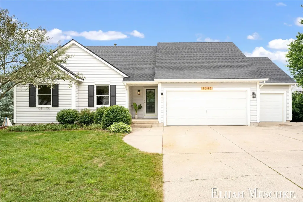 1385 Shaw Court NE Rockford City MI 49341