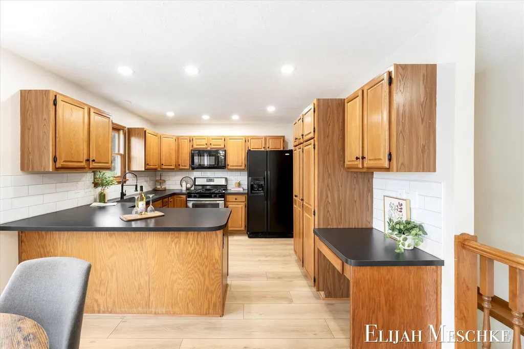1385 Shaw Court NE Rockford City MI 49341