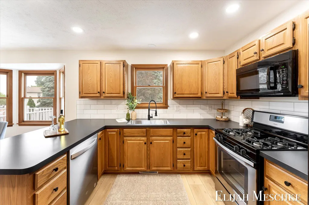 1385 Shaw Court NE Rockford City MI 49341
