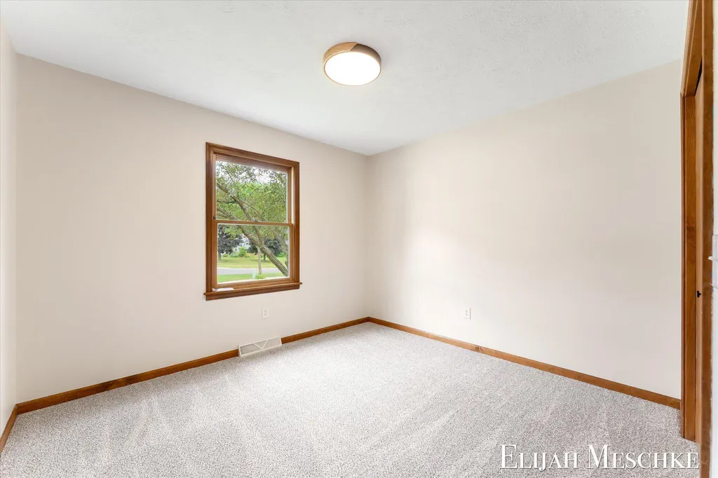1385 Shaw Court NE Rockford City MI 49341