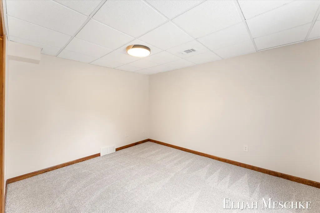 1385 Shaw Court NE Rockford City MI 49341