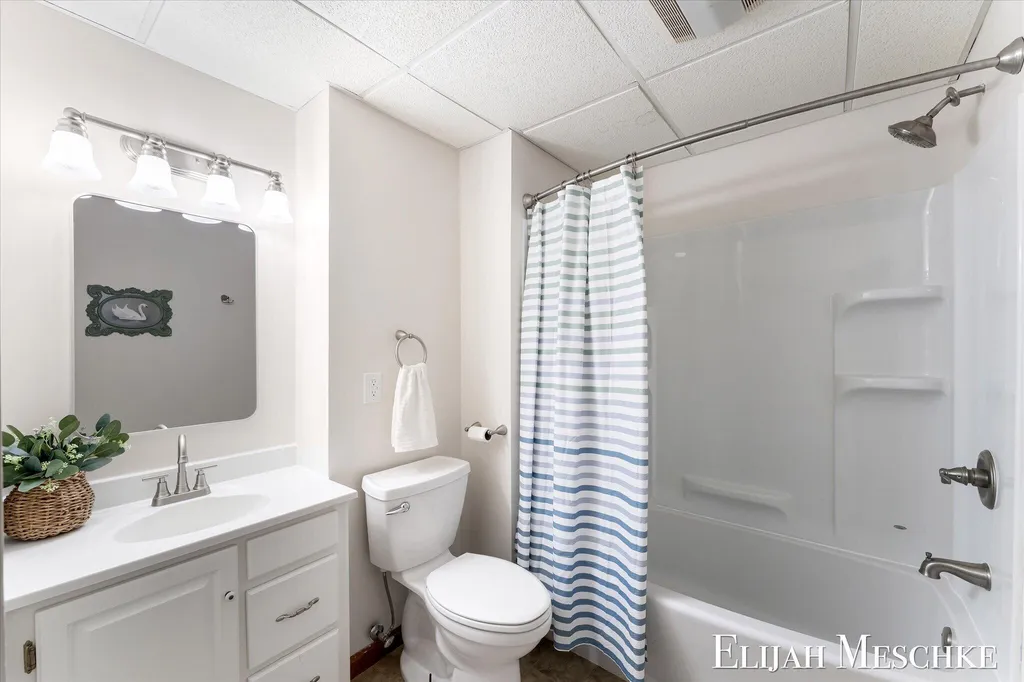 1385 Shaw Court NE Rockford City MI 49341