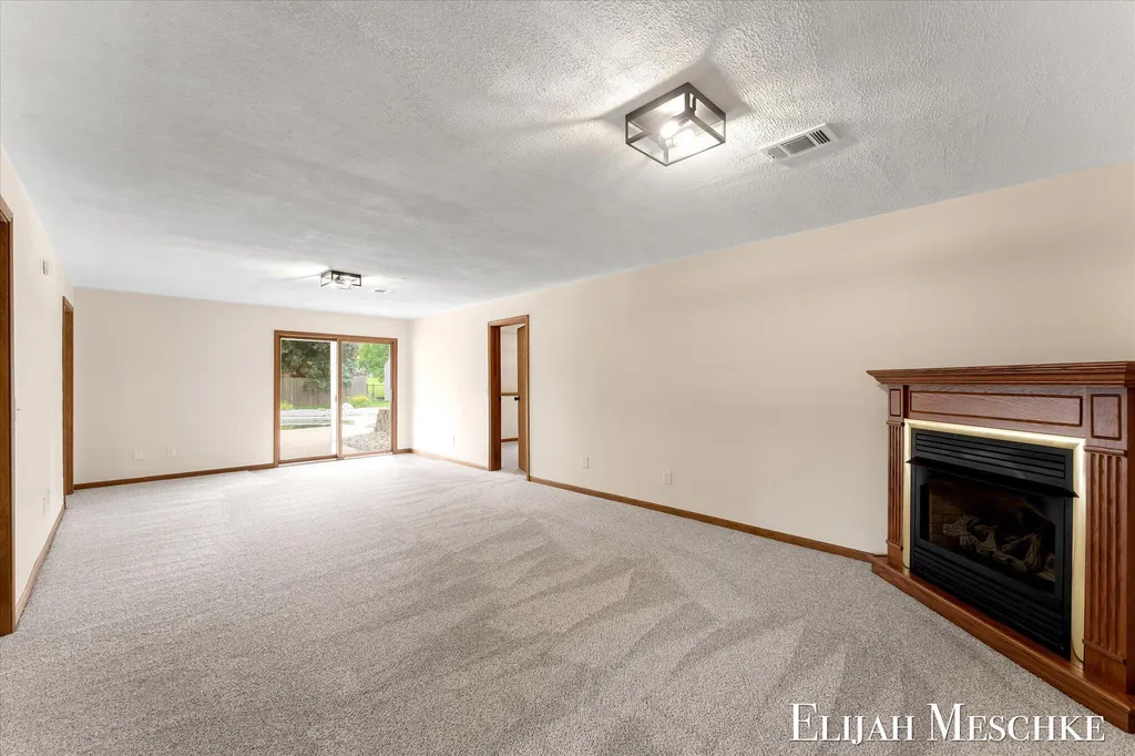 1385 Shaw Court NE Rockford City MI 49341