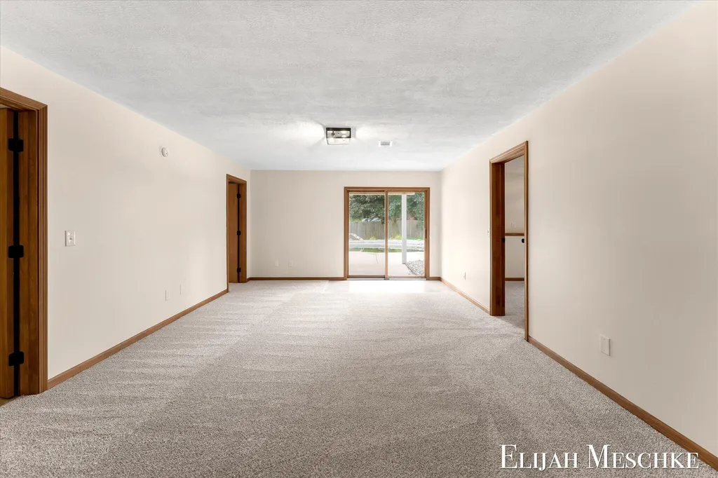 1385 Shaw Court NE Rockford City MI 49341