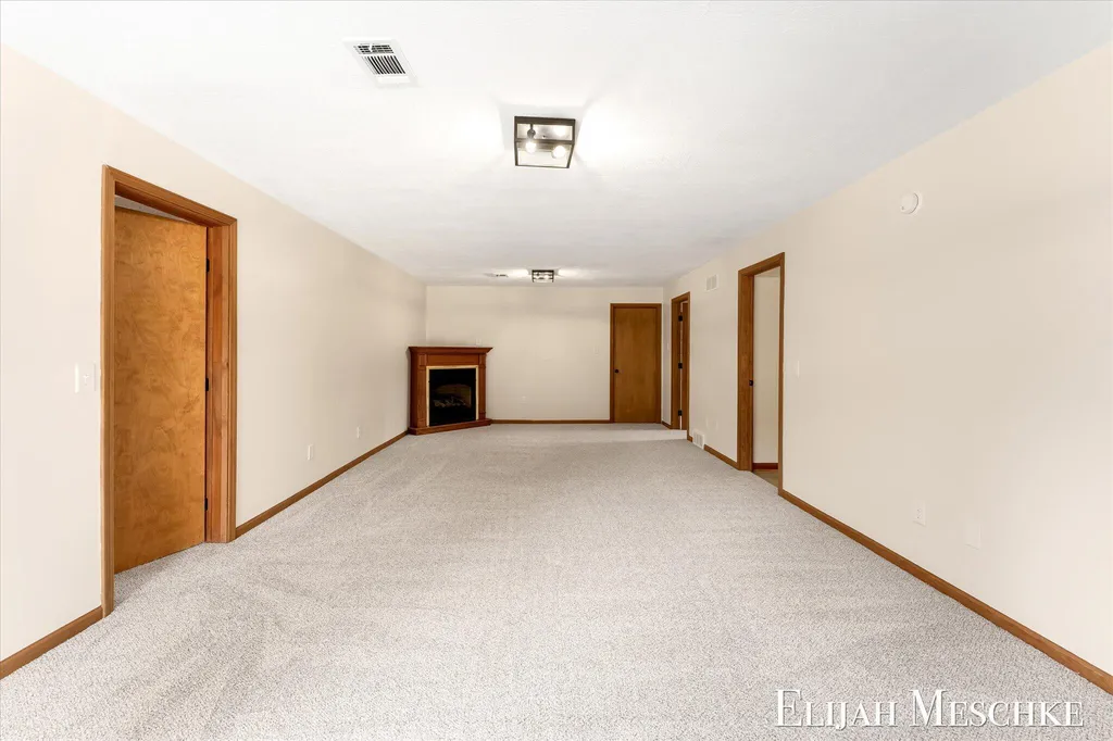 1385 Shaw Court NE Rockford City MI 49341
