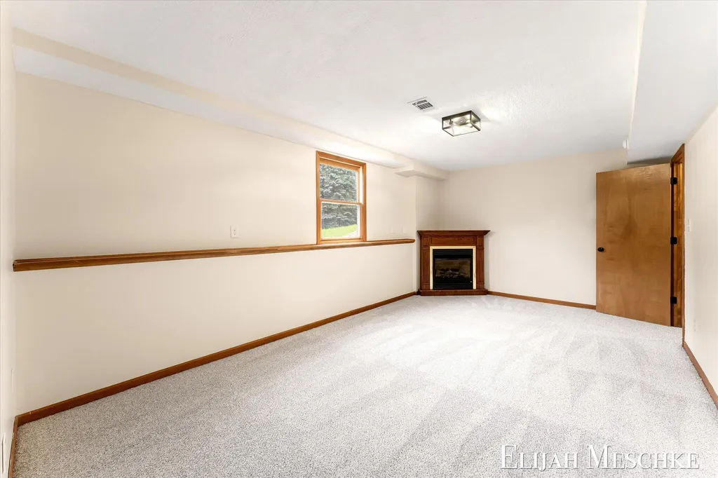 1385 Shaw Court NE Rockford City MI 49341