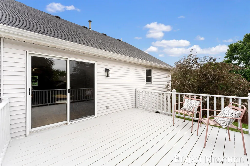 1385 Shaw Court NE Rockford City MI 49341
