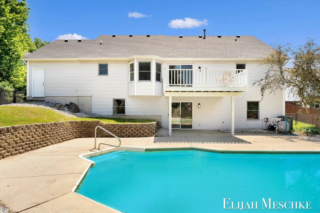 1385 Shaw Court NE Rockford City MI 49341