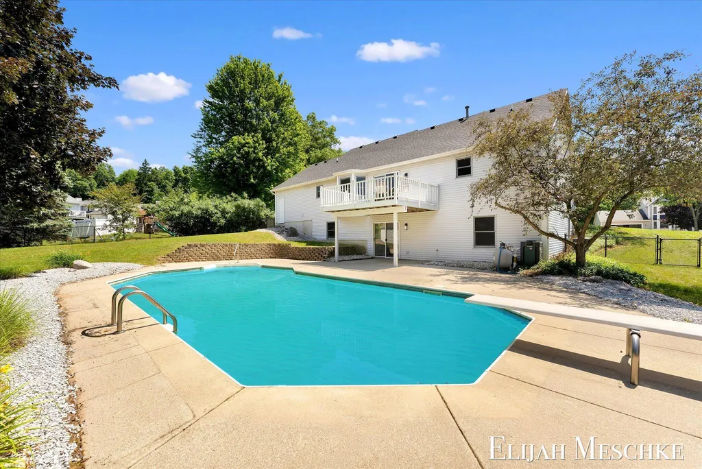 1385 Shaw Court NE Rockford City MI 49341
