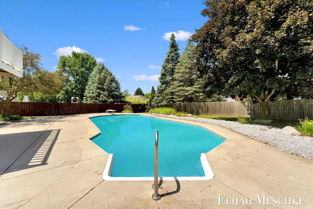 1385 Shaw Court NE Rockford City MI 49341