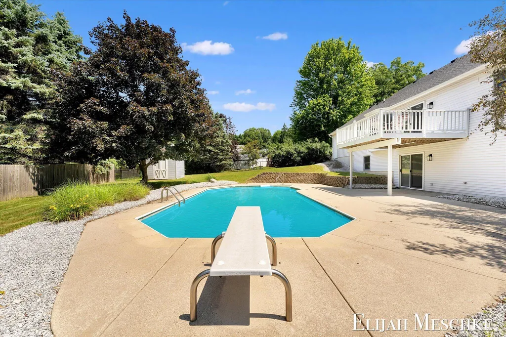 1385 Shaw Court NE Rockford City MI 49341