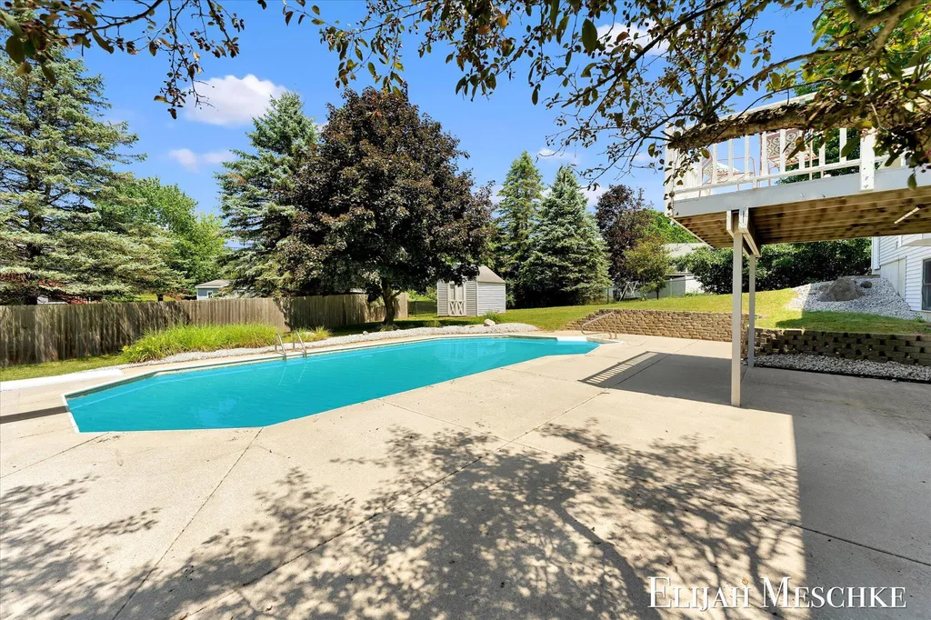 1385 Shaw Court NE Rockford City MI 49341