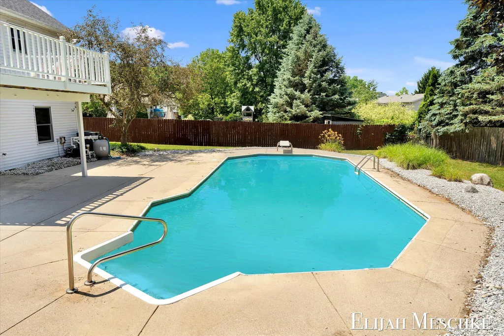 1385 Shaw Court NE Rockford City MI 49341