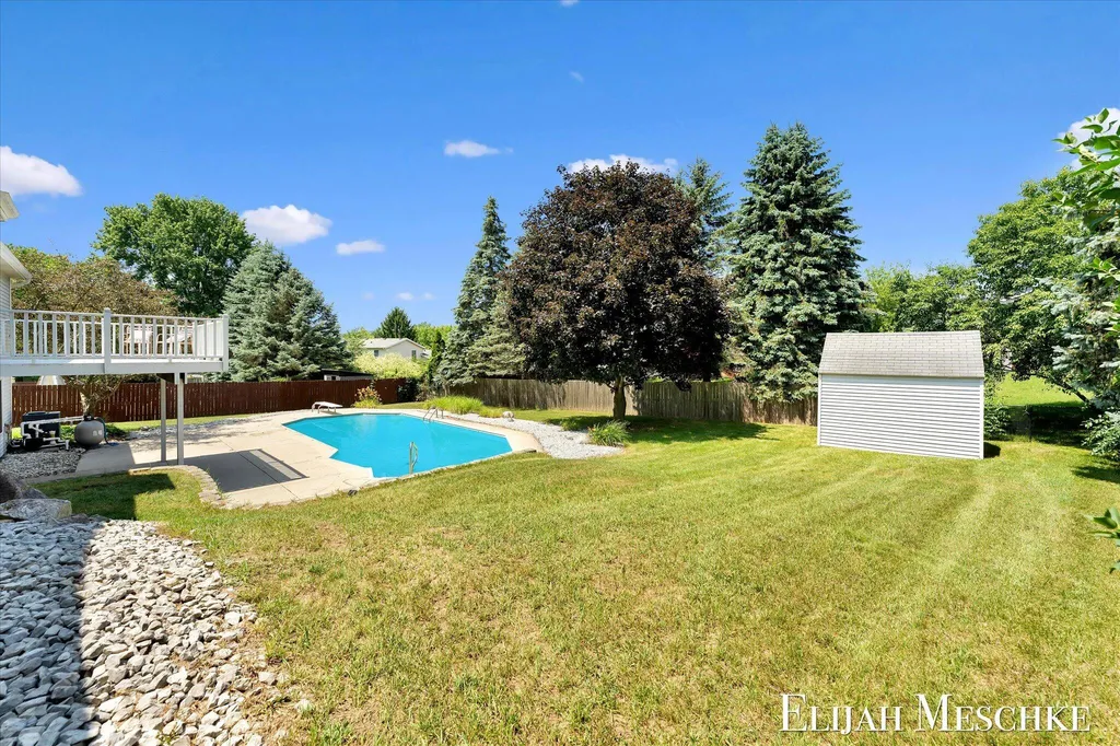 1385 Shaw Court NE Rockford City MI 49341