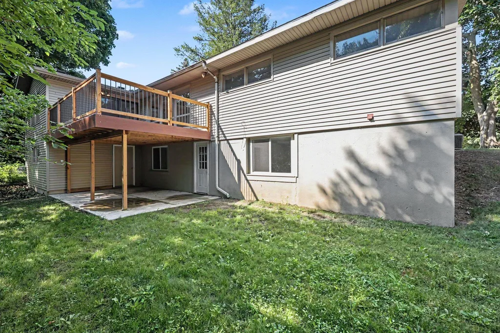 2639 Rockhill Drive NE Plainfield Charter Township MI 49525