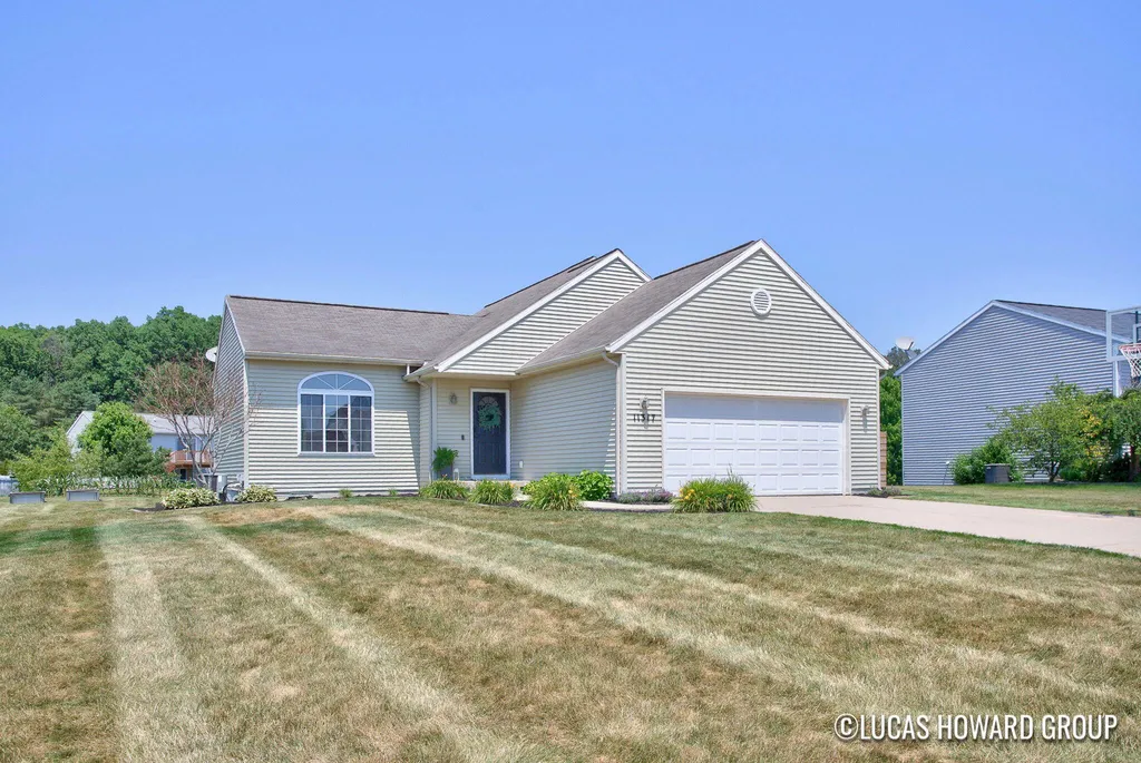 11317 Taunton Drive SE Lowell Charter Township MI 49331