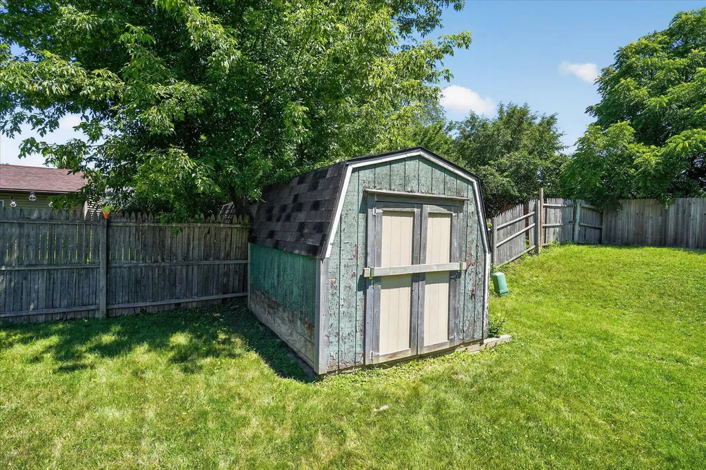 5833 Granary Lane Eaton Township MI 48911