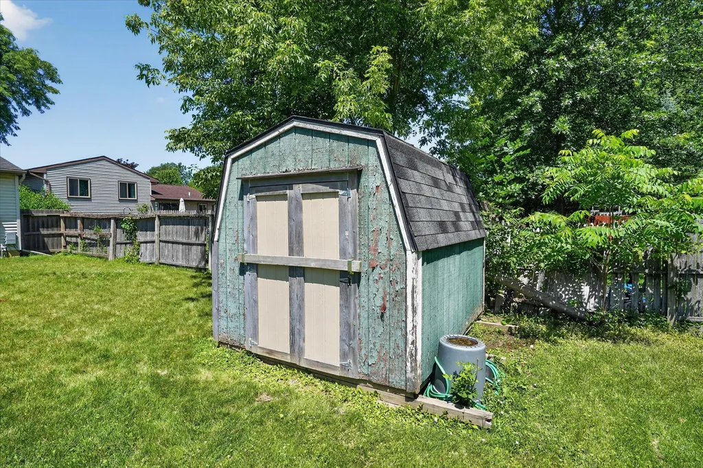 5833 Granary Lane Eaton Township MI 48911