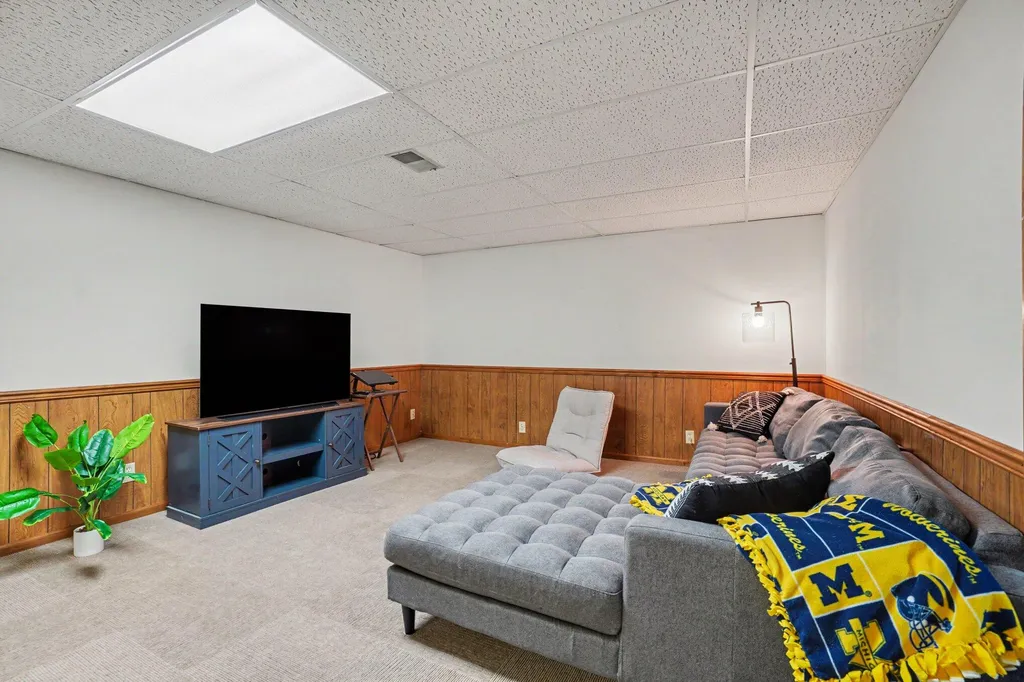 123 Bennett Avenue Hartford City MI 49057