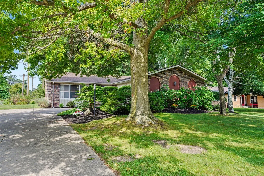 123 Bennett Avenue Hartford City MI 49057