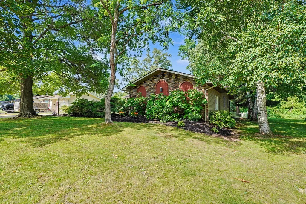 123 Bennett Avenue Hartford City MI 49057