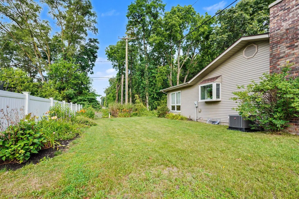 123 Bennett Avenue Hartford City MI 49057