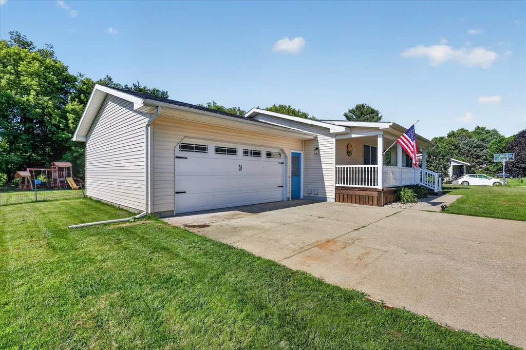 117 Charlotte Street Edmore Village MI 48829