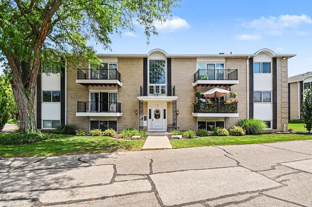 2759 Leonard Street NW Grand Rapids City MI 49504