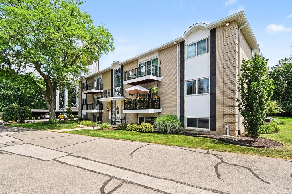 2759 Leonard Street NW Grand Rapids City MI 49504