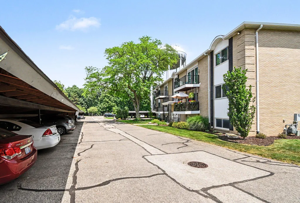 2759 Leonard Street NW Grand Rapids City MI 49504