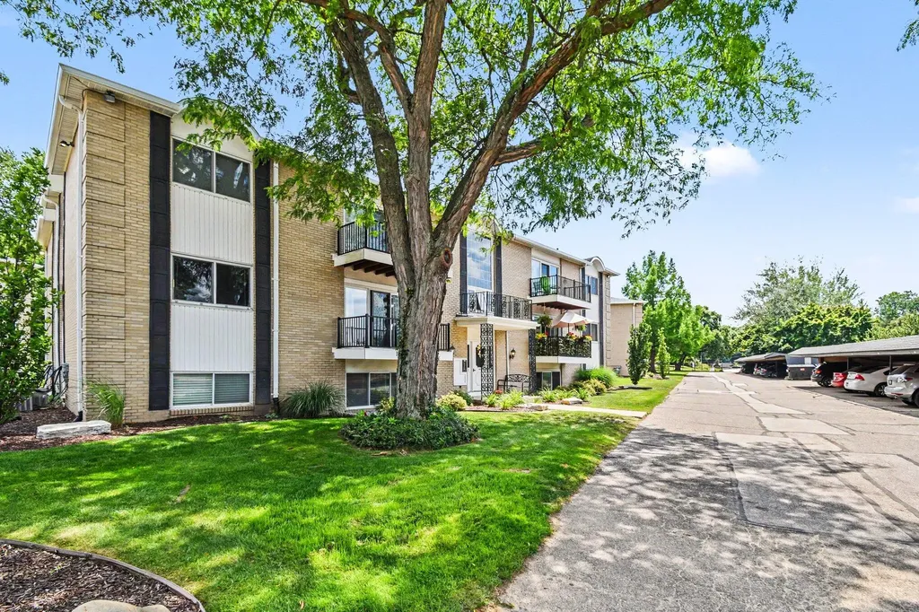 2759 Leonard Street NW Grand Rapids City MI 49504