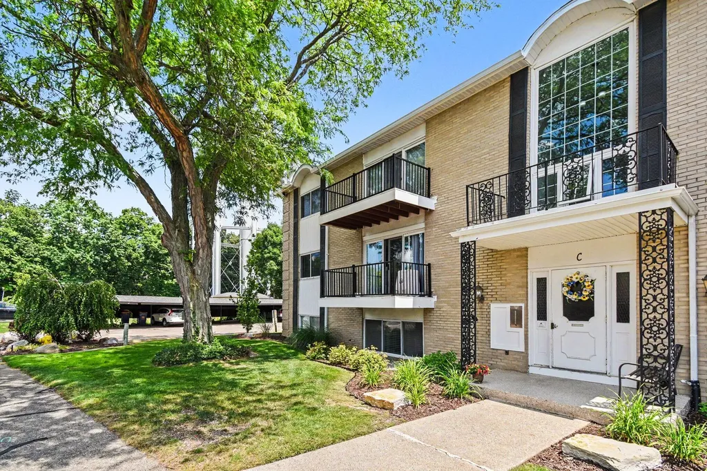 2759 Leonard Street NW Grand Rapids City MI 49504