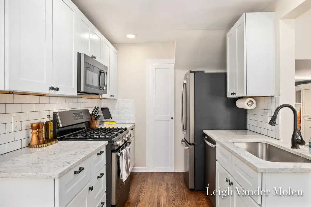 964 Lakeside Drive SE East Grand Rapids City MI 49506