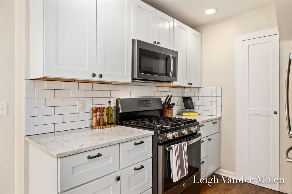 964 Lakeside Drive SE East Grand Rapids City MI 49506